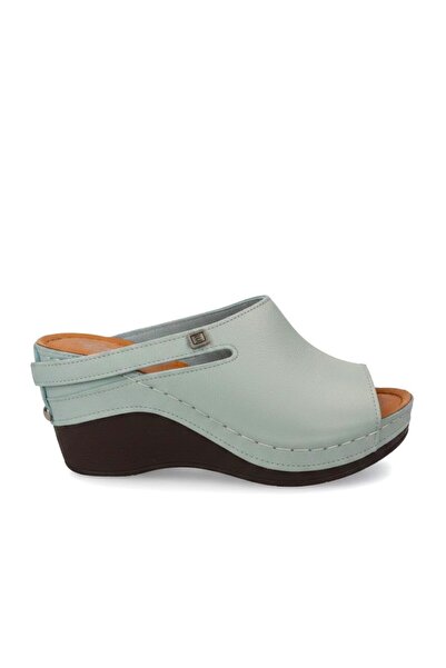 Ender Γυναικείες παντόφλες από γνήσιο δέρμα με σφήνα τακούνι σε πράσινο χρώμα...