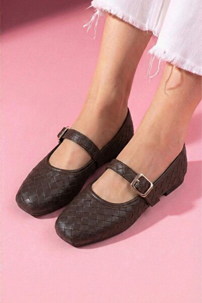 FUGA MODA حذاء باليه من توليدو مصنوع من الجلد البني مع حزام مشبك من النيكل