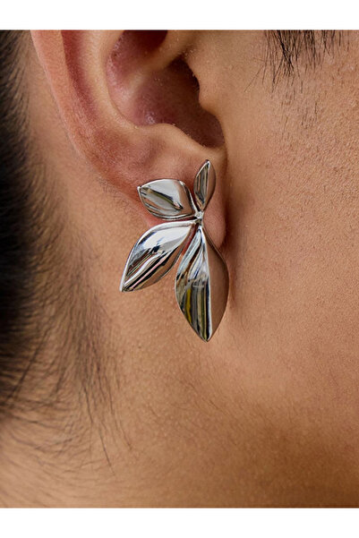 Take Two By Styli Leaf Stud Earrings
