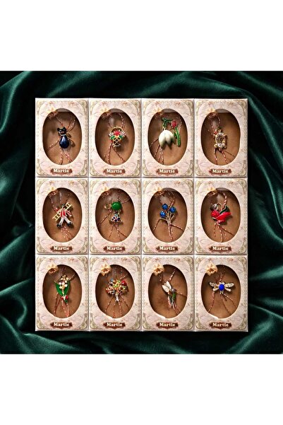 victiny Set de 10 broșe Mărțișor cu cutii și șnururi ambalate in cutii de car...