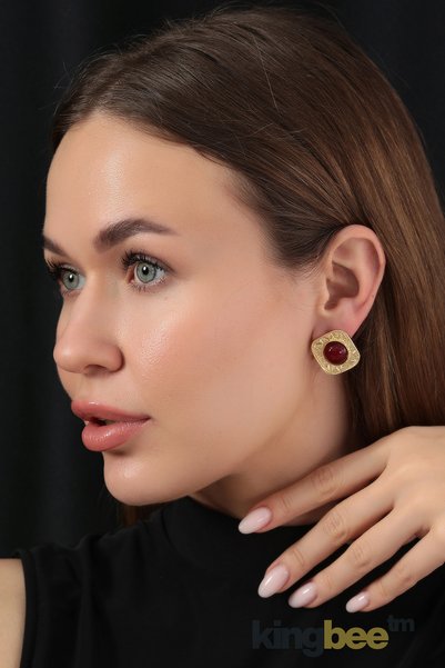 King Bee Nesli̇şah Seri̇ Burgundy Natural Stone Look Square Shaped Antique Gold Earrings - Retro Accessory