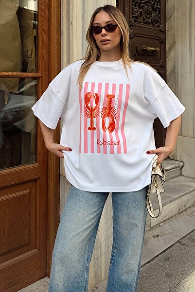 Swist Beyaz Istakoz Baskılı Oversize Yırtmaçlı Kadın T-shirt