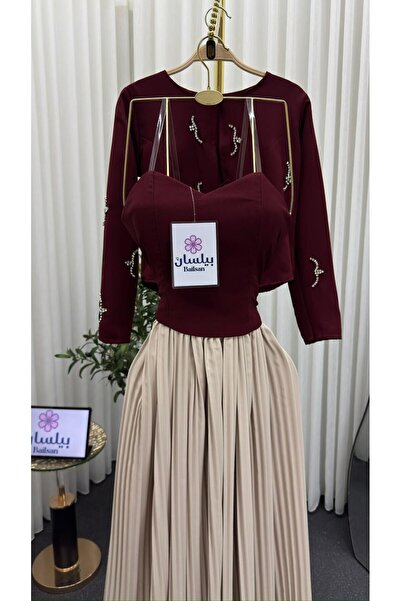 Bailsan Elegant burgundy outfit with a beige skirt