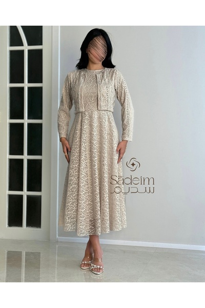SADIEM Luxurious beige lace dress with a modest design and wide cut