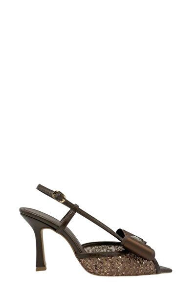 Moulin Shoes حذاء نسائي بكعب عالٍ مع إكسسوارات حجرية على شكل فيونكة بنية اللون