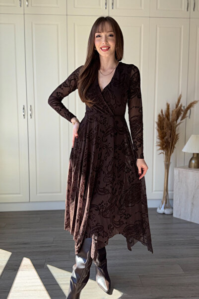 Dilay Gökoğlu Butik Kadife Baskılı V Yaka Asimetrik Midi Elbise