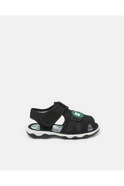 REDTAG صندل كاجوال أسود للأولاد، مزين برقعة مطاطية