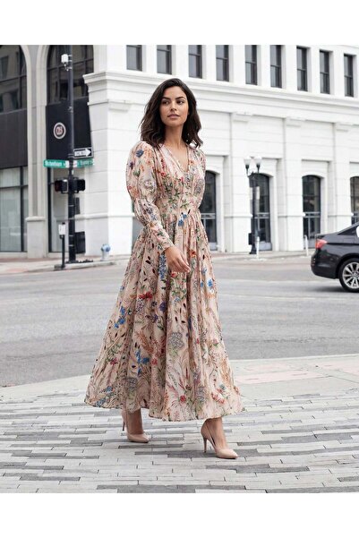 REDTAG فستان نسائي مطبوع متنوع بياقة على شكل حرف V وأزرار أمامية