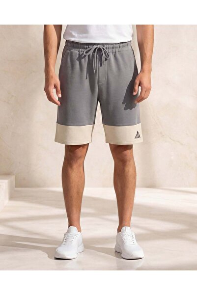 REDTAG شورت رجالي متوسط ​​الطول بلون أزرق فاتح بتصميم عثماني، مصنوع من قماش ق...