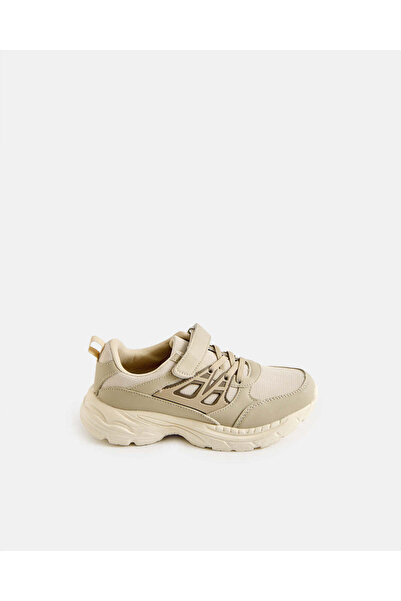 REDTAG حذاء رياضي للأولاد بلون البيج السميك