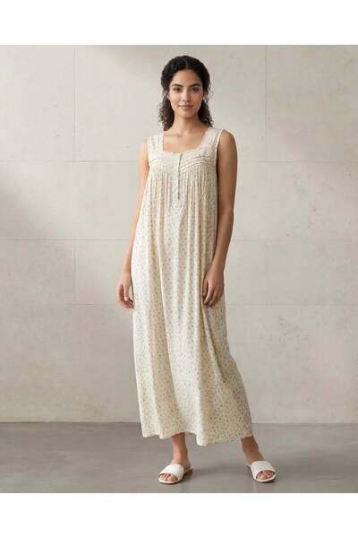 REDTAG قميص نوم نسائي بدون أكمام بلون كريمي مزين بنقوش زهور