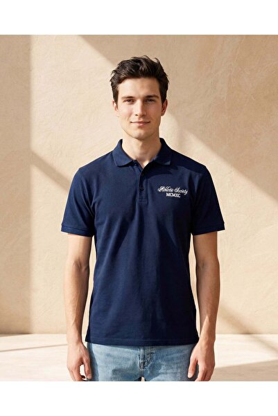 REDTAG قميص بولو رجالي كحلي اللون بتصميم أساسي مع شعار على الصدر