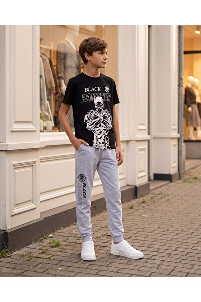 REDTAG طقم بيجاما وقميص تيشيرت أسود بنقشة النمر الأسود للأولاد الكبار