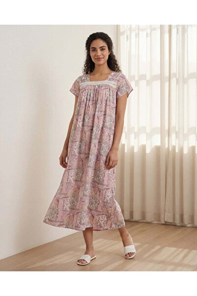 REDTAG قميص نوم نسائي قصير الأكمام مزين بنقوش زهور وردية