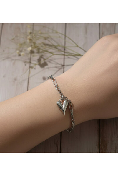 stainless steell سوار فولاذي بسلسلة فضية اللون ونقش على شكل قلب