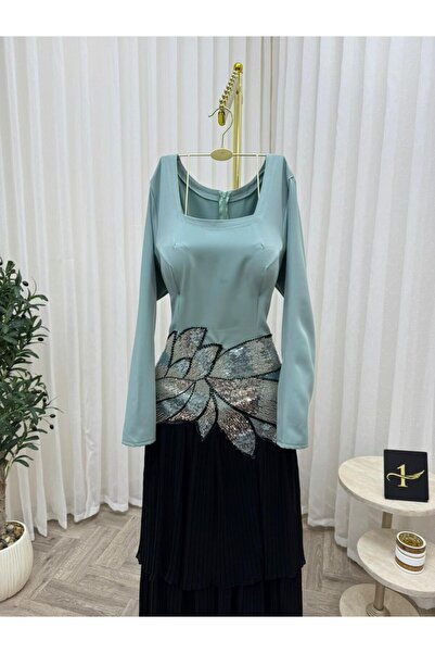 NALA FASHION الفستان يجمع بين الأناقة الكلاسيكية واللمسة العصرية،