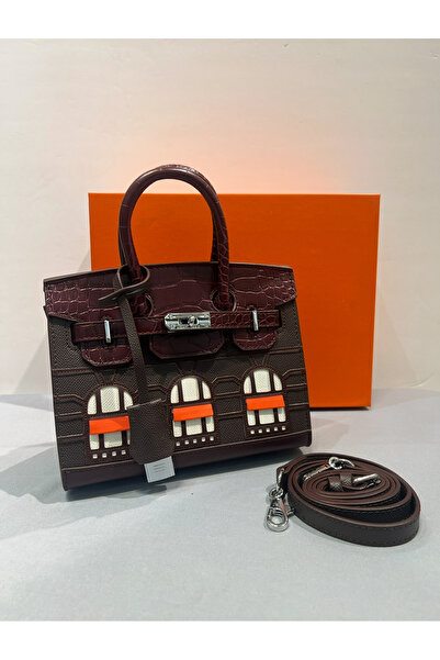 GC A luxurious Clutch Bag with a bold architectural design – a style that com...