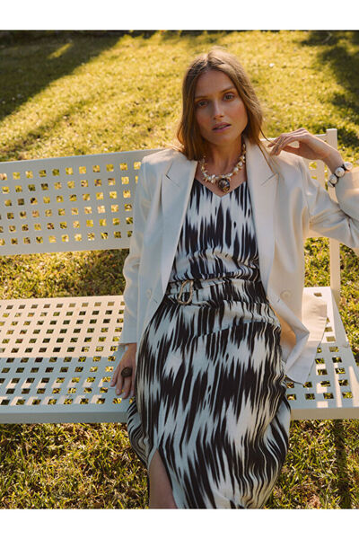 LC Waikiki منتجات فريزن ستور التي لا مثيل لها I V بلوزة مطرزة بحزام