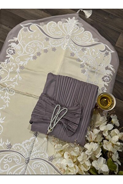 RUG طقم صلاة أنيق بلون موف (بنفسجي غامق)، يوفر مظهراً هادئاً مع تفاصيل التطري...