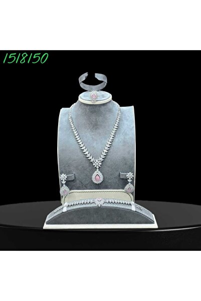 Arjwan Accessories A stunning women's jewelry accessory set