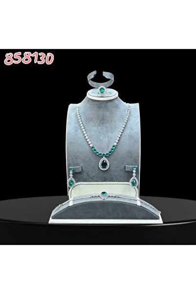 Arjwan Accessories A stunning women's jewelry accessory set