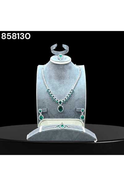 Arjwan Accessories A stunning women's jewelry accessory set