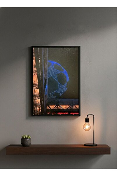 BuzzDesigns Gece Işıltısı Futbol Konsept Dekoratif Poster (Çerçeveli)