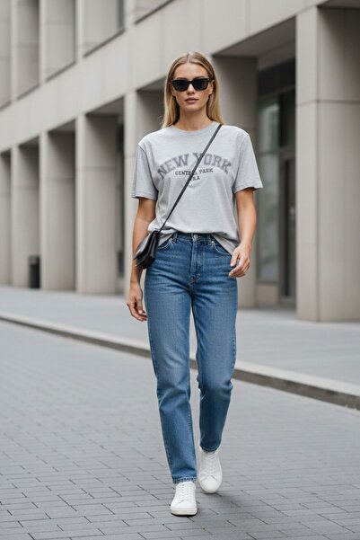 Kübra Tekstil Women's Gray New York Printed Basic T-Shirt – Crew Neck Short S...