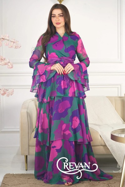 revan A dress with a bold pattern and an irresistibly elegant style