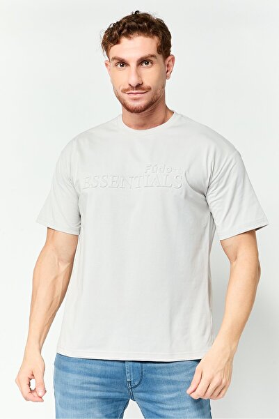Fudo Men Crew Neck Short Sleeve Embossed Logo T-Shirt, Light Grey