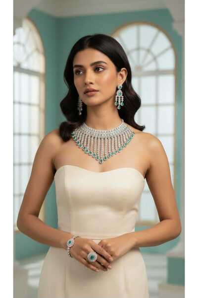 Arjwan Accessories A stunning women's jewelry accessory set