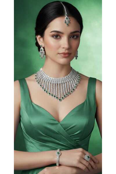 Arjwan Accessories A stunning women's jewelry accessory set