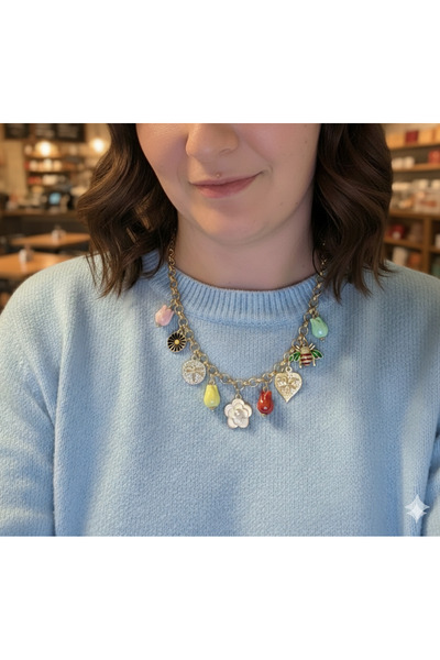 Sâden Collection Kadın Gold Renkli Mine İşlemeli Lale ve Bahar Figürlü Charm ...