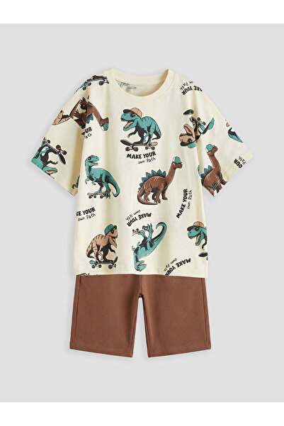 LC Waikiki تي شيرت وشورت للأولاد من مجموعة إلسيفا باللون البيج المطبوع