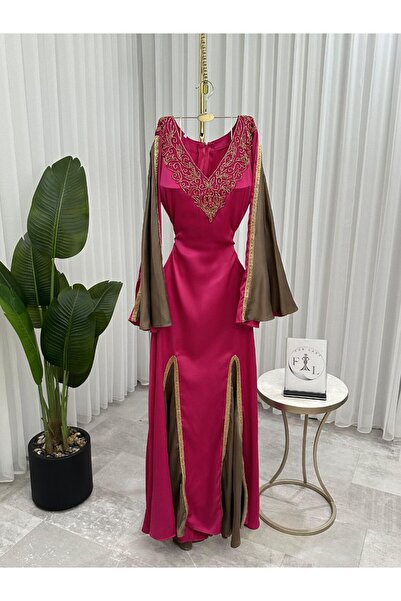 Farah Fashion This dress boasts a design that blends heritage and modern eleg...