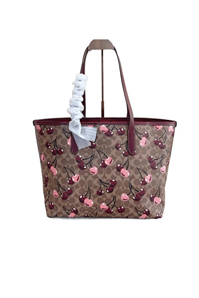 GENERAL A handbag with a feminine and attractive design.