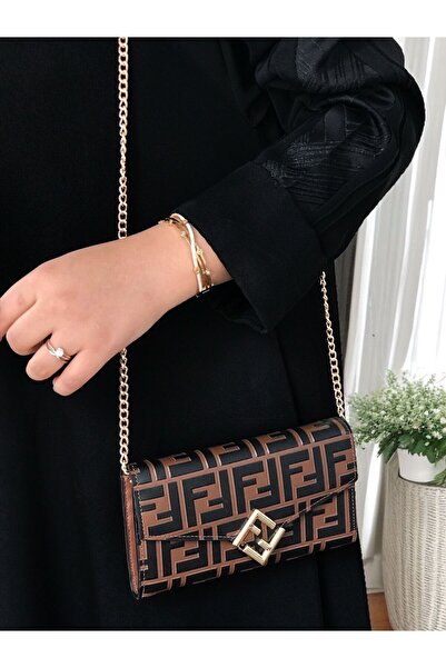 GENERAL A handbag with a feminine and attractive design.