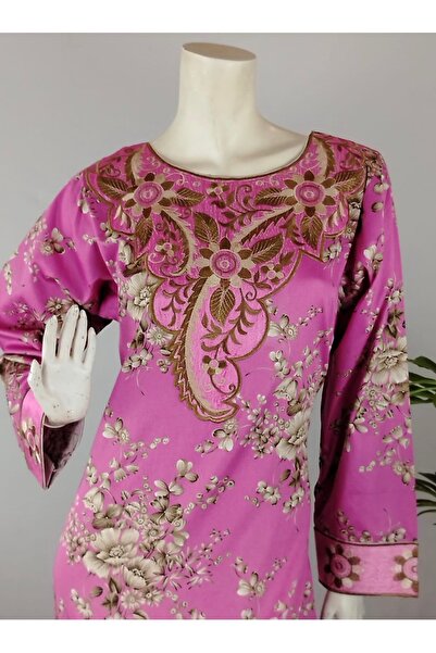 ASIAN Emerald Jalabiya: An elegant jalabiya made of cotton fabric with floral...