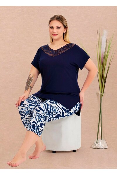 by İGP Navy Blue Large Size Lace Collar Short Sleeve Capri Patterned Pajama Set