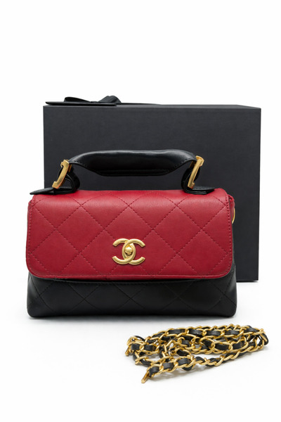 GC Luxury women's Clutch Bag – Puffer design with gold chain detail – perfect...