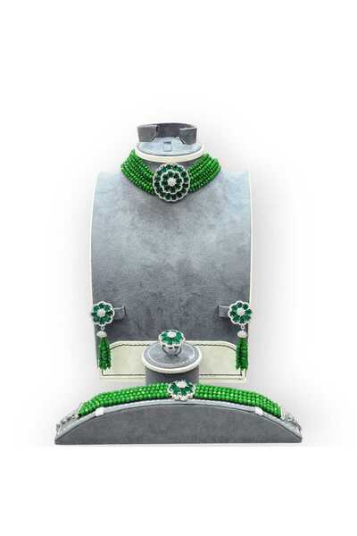 Arjwan Accessories A stunning women's jewelry accessory set