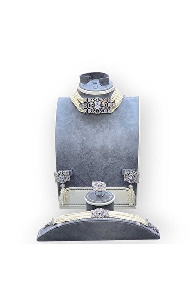 Arjwan Accessories A stunning women's jewelry accessory set