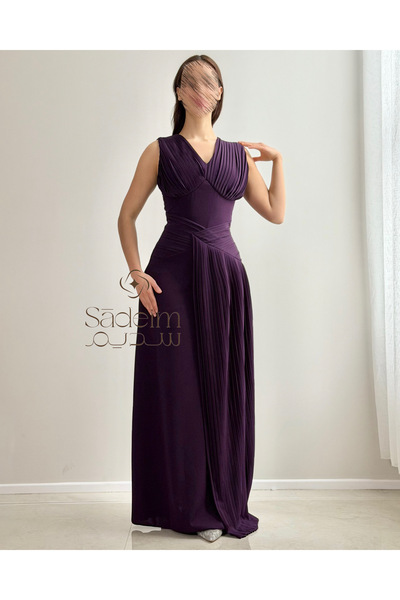 Sadeim Dark purple evening dress with pleated details and a luxurious, elegan...
