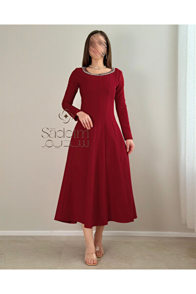 Sadeim A classic red evening dress with long sleeves and luxurious embroidery...