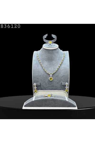Arjwan Accessories A stunning women's jewelry accessory set