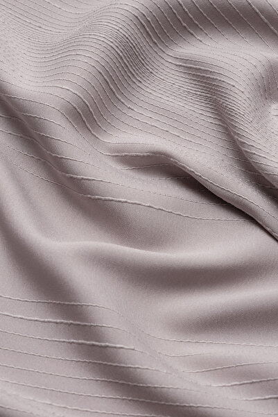 praye Line Textured Shawl Powder