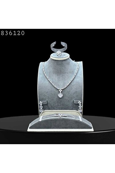 Arjwan Accessories A stunning women's jewelry accessory set