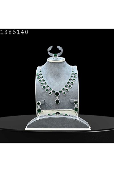 Arjwan Accessories A stunning women's jewelry accessory set