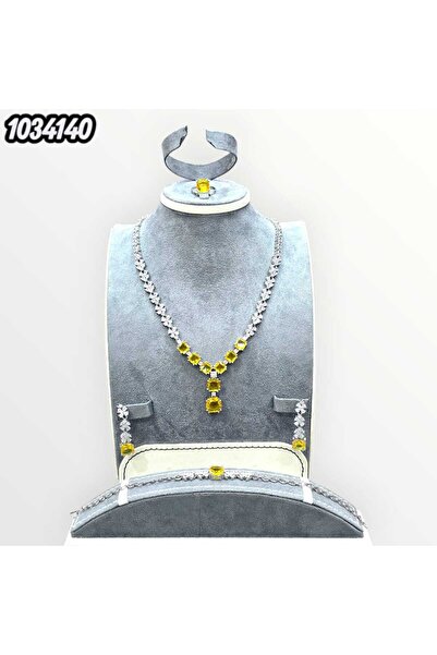 Arjwan Accessories A stunning women's jewelry accessory set