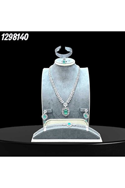 Arjwan Accessories A stunning women's jewelry accessory set